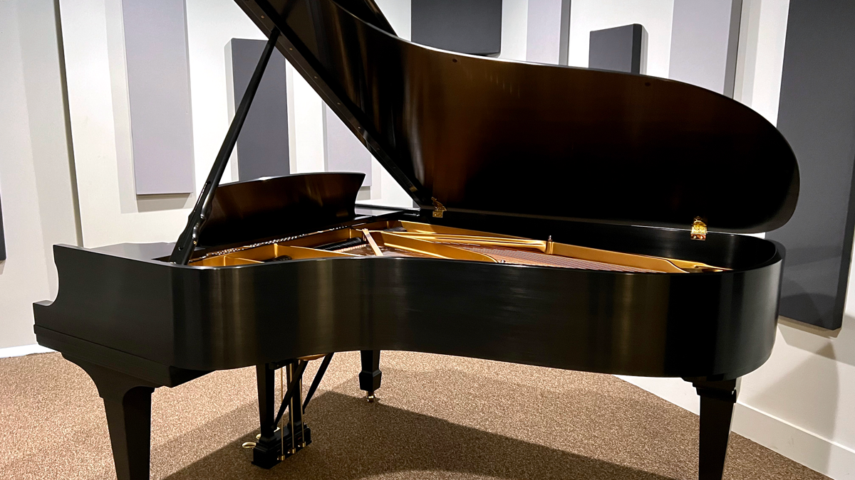 Steinway-grand-piano-from-back